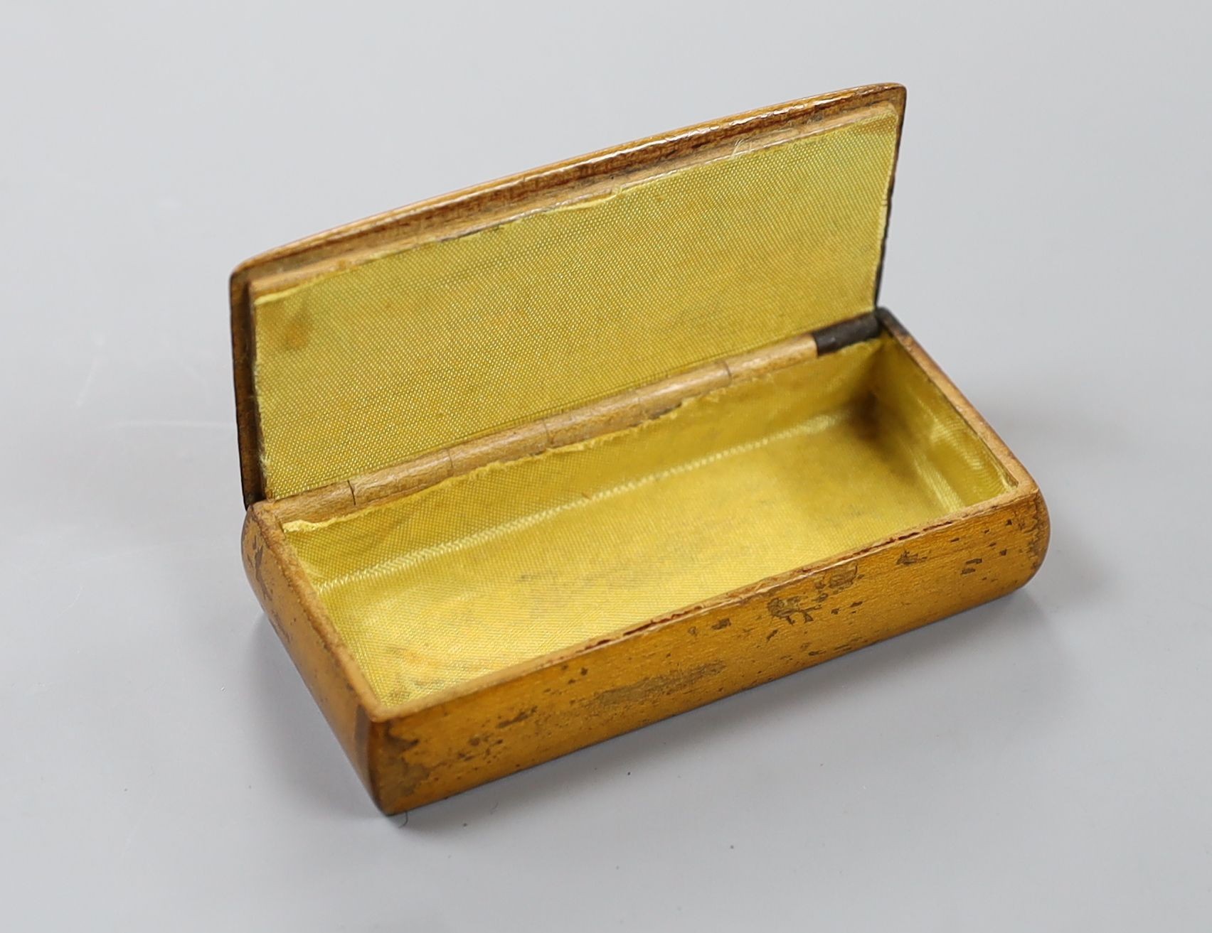 A painted wood snuff box decorated with donkeys ‘stratagem better than force’, 9.5cm